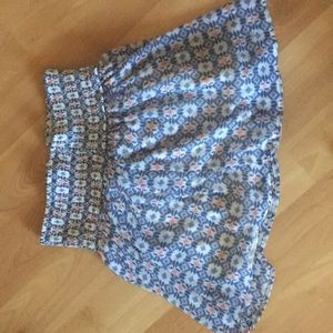 Hollister Short Flowy High-Waisted Patterned Skirt